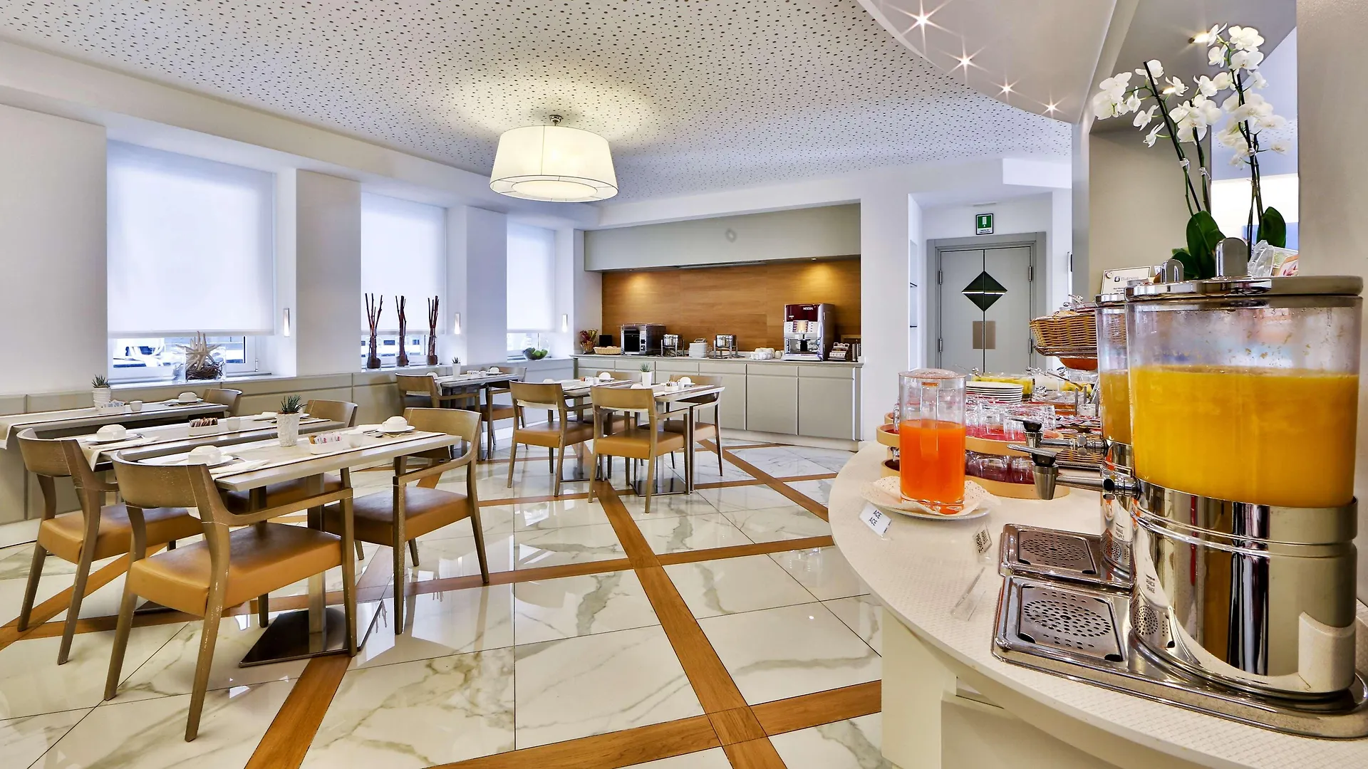 Best Western Hotel City Milão 4*,