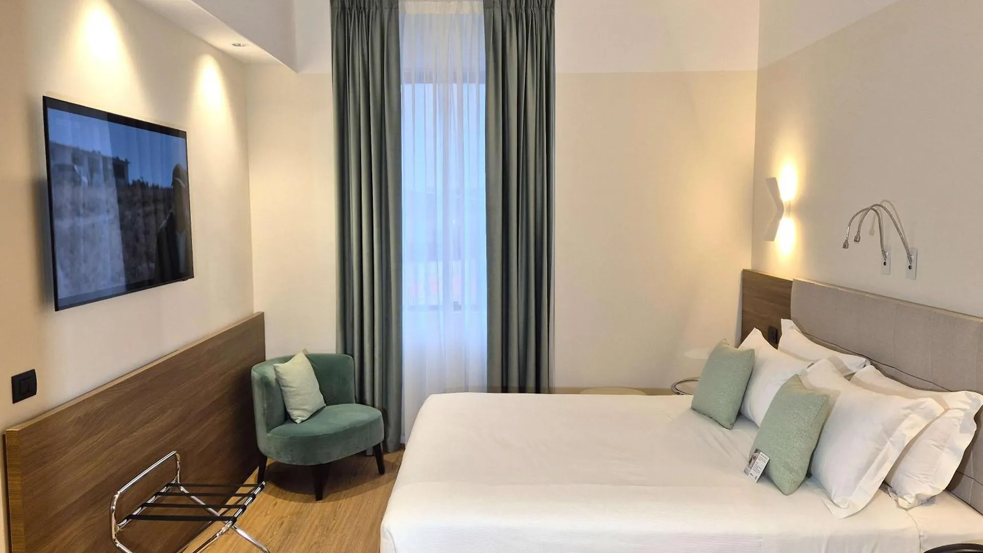 Best Western Hotel City Milão 4*,  Itália