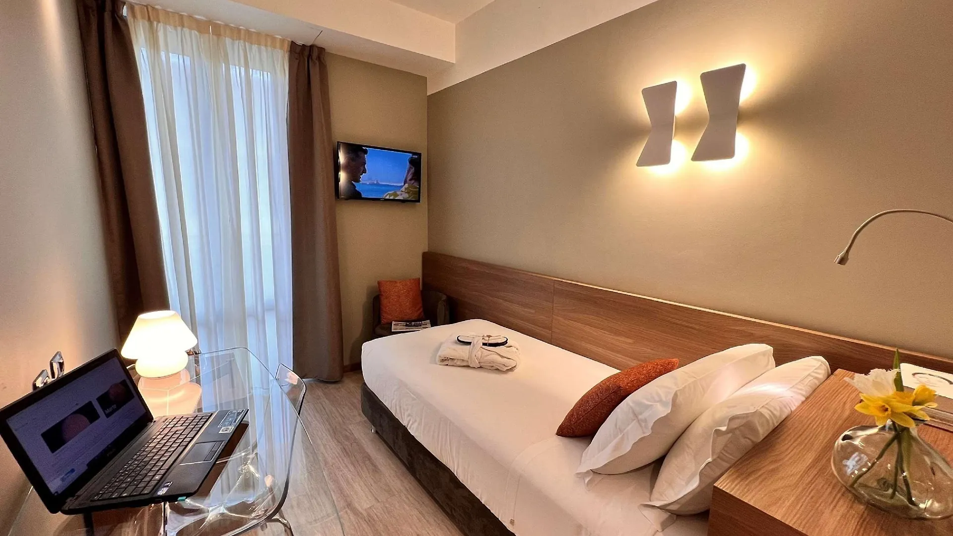 Best Western Hotel City Mediolan 4*,